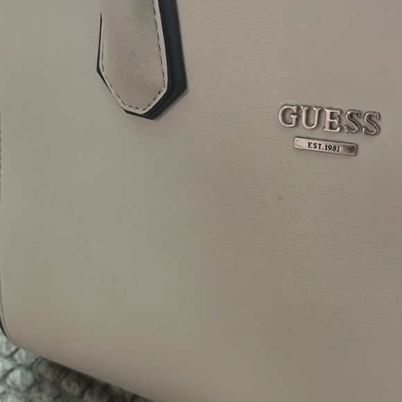 Guess Large Satchel Crossbody Bag with LEOPARD interior print - Picture 2 of 12